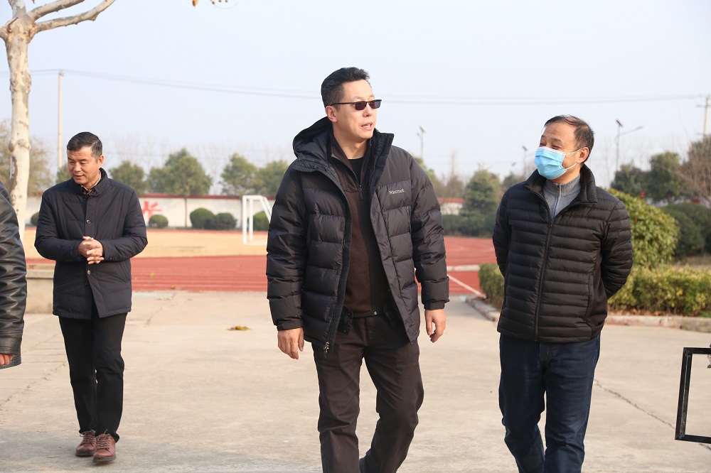 中心标准与质量处处长张耀东莅临宋庄小学调研pg电子模拟器试玩